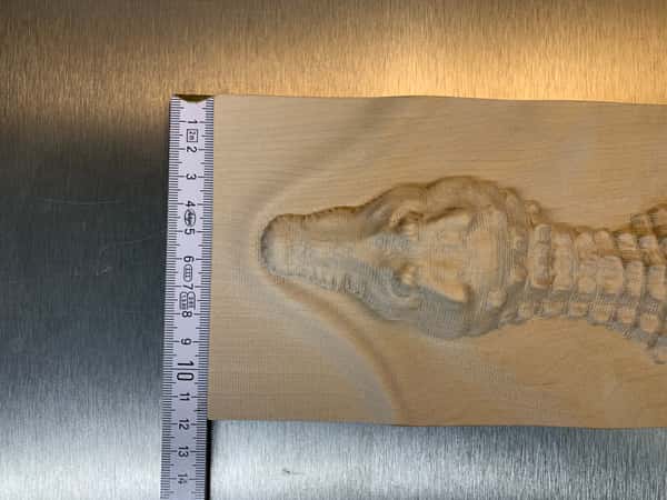 Cnc 3D utskuren krokodil i Björk