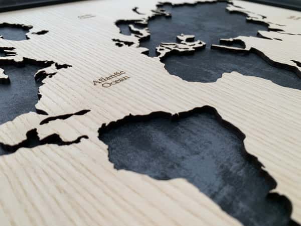 Världskarta 3D i Ask och svart bakgrund