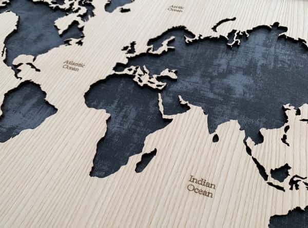 Världskarta 3D i Ask och svart bakgrund