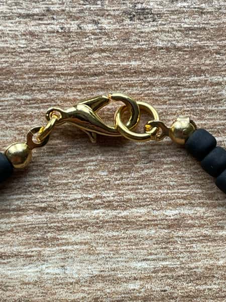 Kort halsband i enkel design