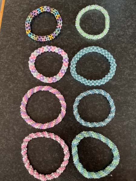 Armband i olika färger
