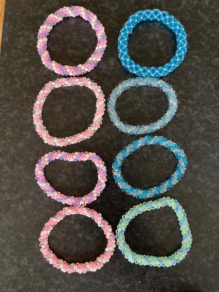 Armband i olika färger