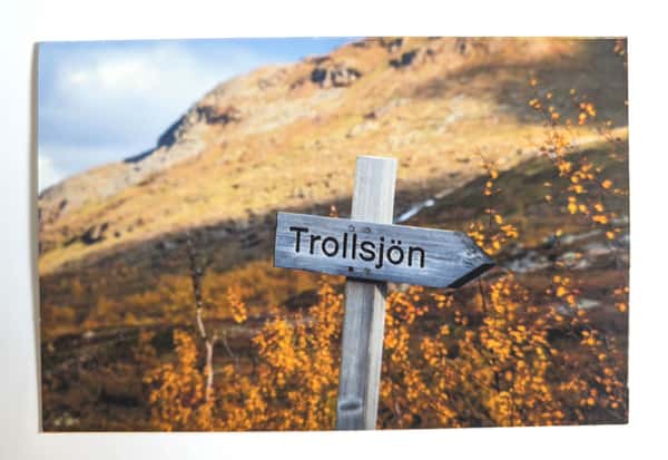 Vykort - Skylt mot Trollsjön