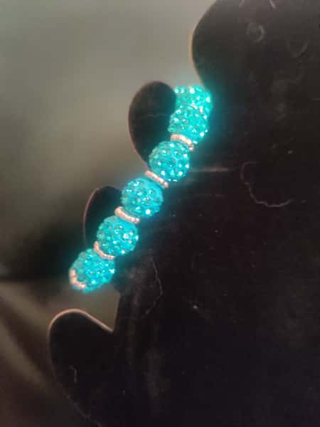Set med örhängen och armband