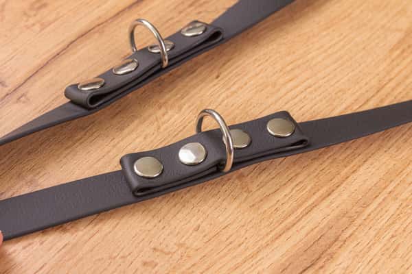 Justerbart hundkoppel med Twist-Lock karbinhake, 20 mm, flera material och färger