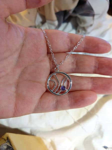 halsband i sterling silver med tanzanit