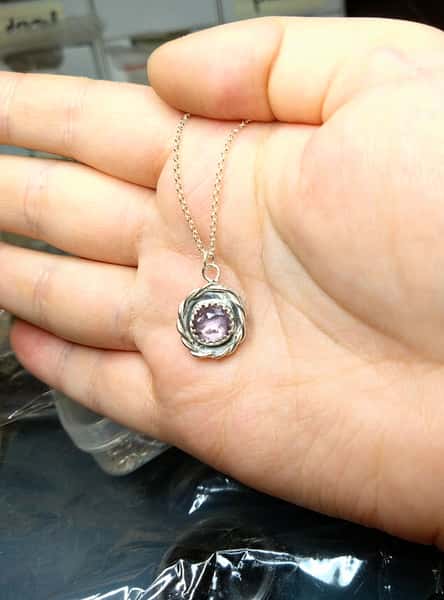 handtillverkat sterling silver halsband med spinell
