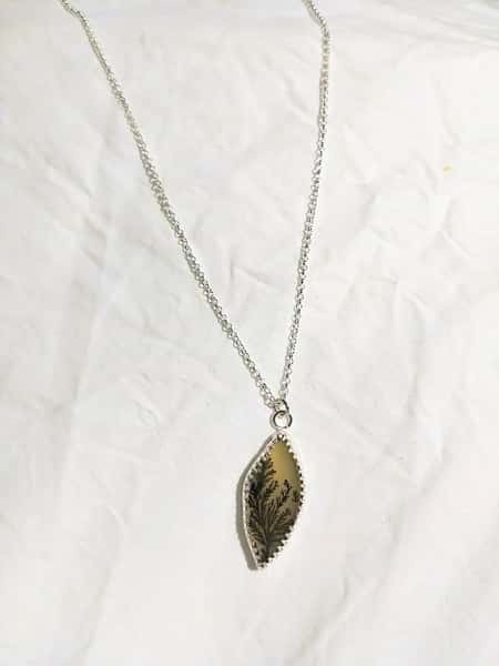 halsband i sterling silver med dendritisk agat