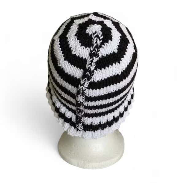 Stickad Bucket Hatt - Randig Handgjord