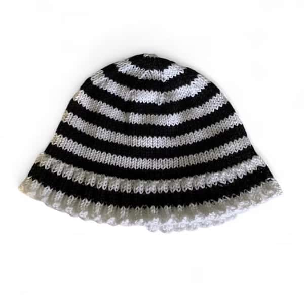 Stickad Bucket Hatt - Randig Handgjord