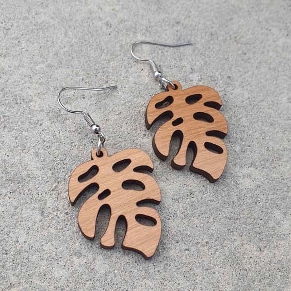 Örhängen, Monstery