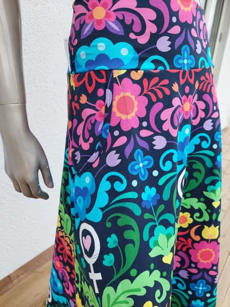 Kjol med fickor feministkurbits L