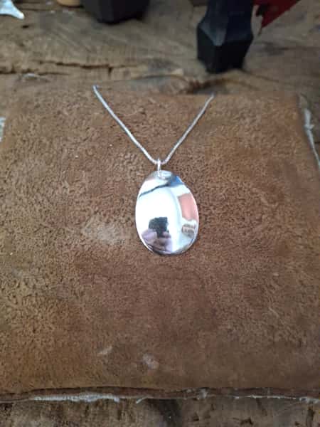 Halsband av silverbestick