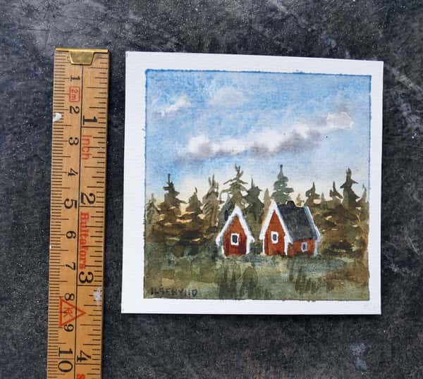 Liten original akvarellmålning. Röda stugor i skogen.