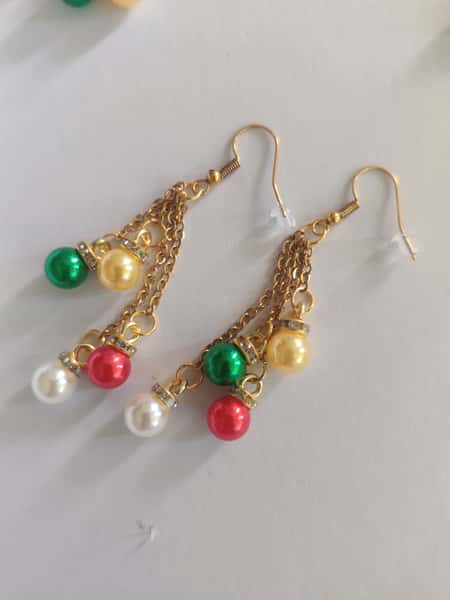 Julörhängen med pärlor