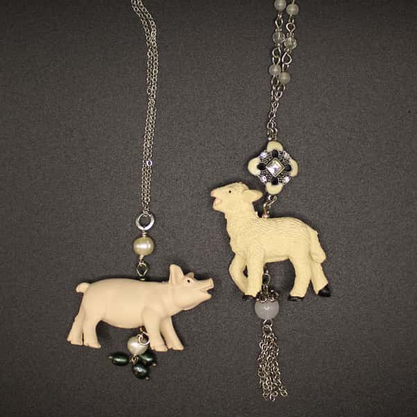 Halsband av återbruk – griskulting / lamm