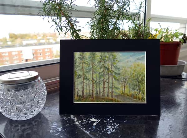 Akvarell original i svart passepartout. Skogsgläntan