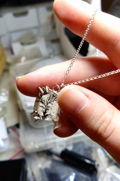 halsband med dendritisk kvarts