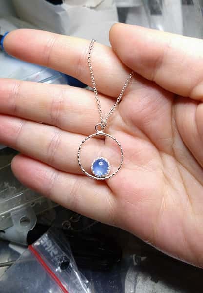 halsband i sterling silver med safir