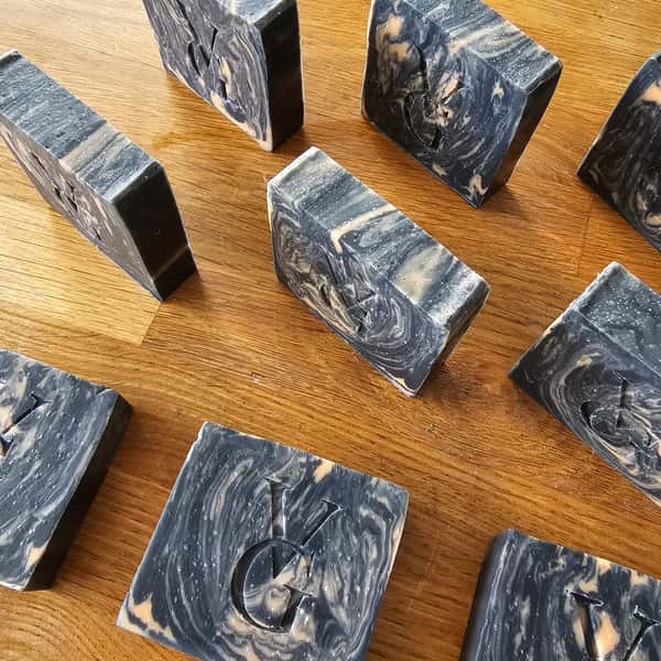 Apelsin med Kol Tvålhandgjord,  Naturlig Kroppstvål, Tvålbar