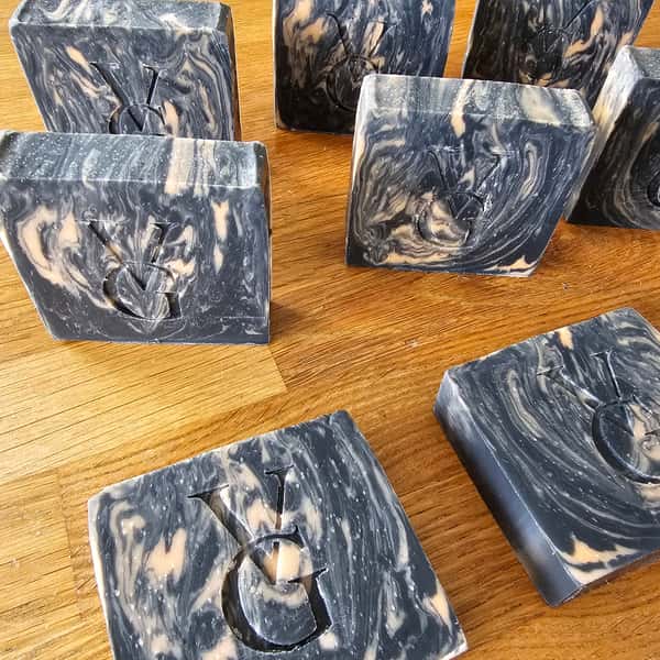 Apelsin med Kol Tvålhandgjord,  Naturlig Kroppstvål, Tvålbar