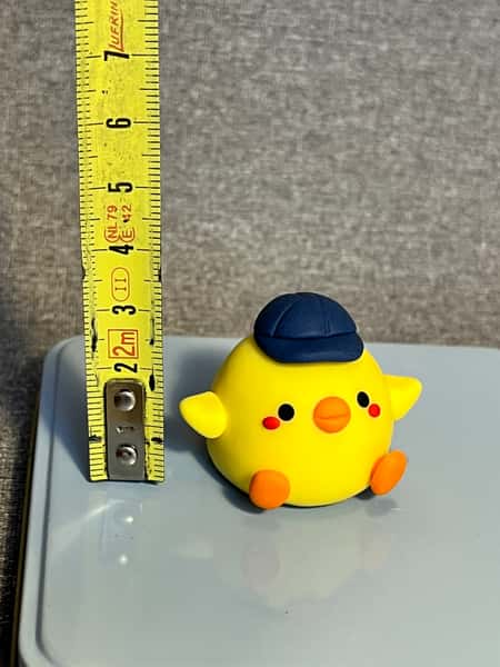 Söt skrivbordskompis – handgjord av polymerlera 🐥💛