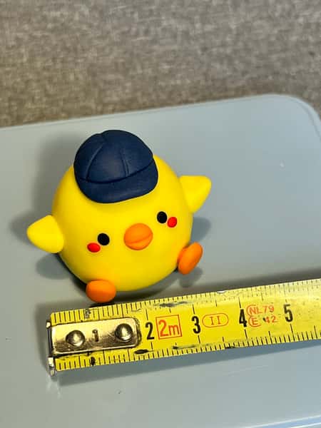 Söt skrivbordskompis – handgjord av polymerlera 🐥💛