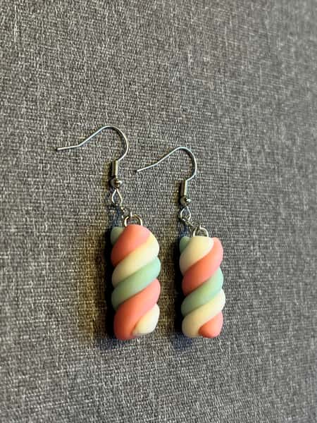 ✨ Söta handgjorda örhängen i pastellfärger! ✨