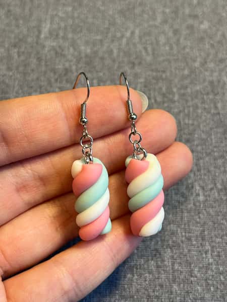 ✨ Söta handgjorda örhängen i pastellfärger! ✨