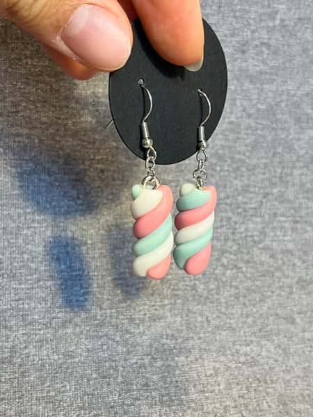 ✨ Söta handgjorda örhängen i pastellfärger! ✨