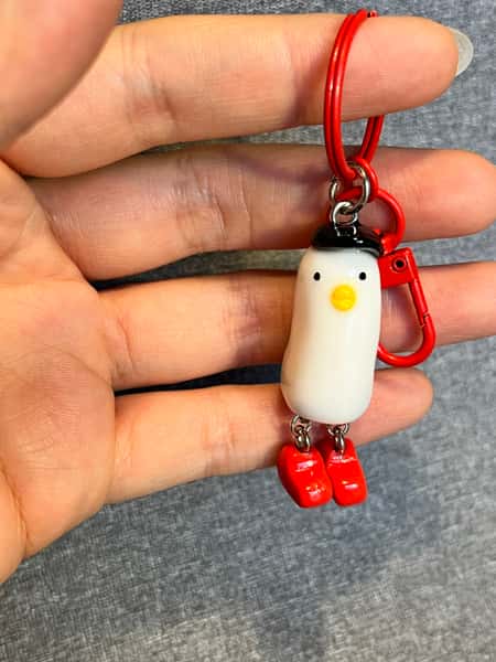 ✨ Handgjord söt nyckelring med figur i polymerlera och resin