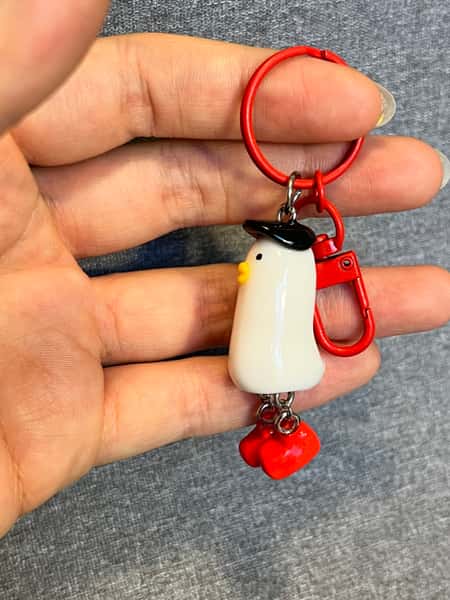 ✨ Handgjord söt nyckelring med figur i polymerlera och resin