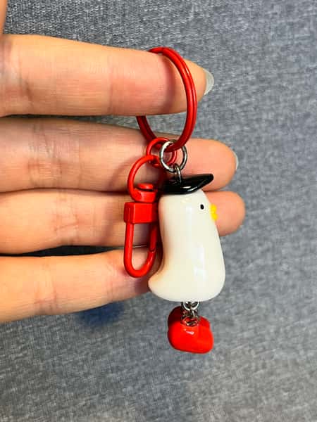 ✨ Handgjord söt nyckelring med figur i polymerlera och resin