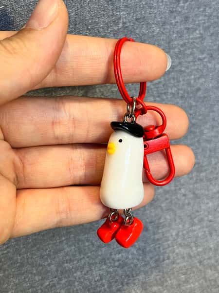 ✨ Handgjord söt nyckelring med figur i polymerlera och resin