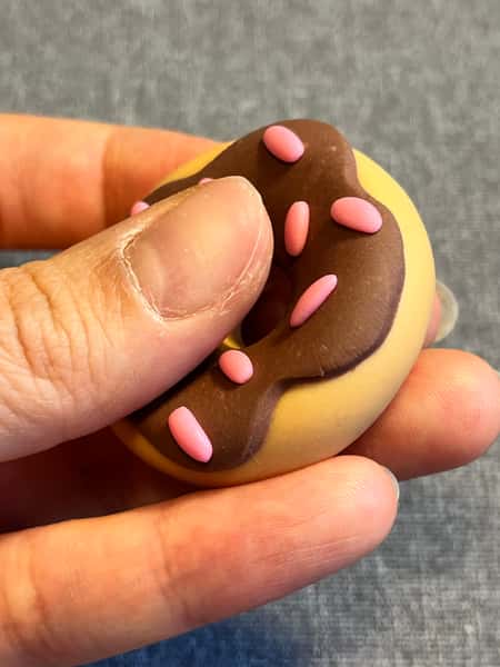 Donut oro-sten – handgjord i polymerlera