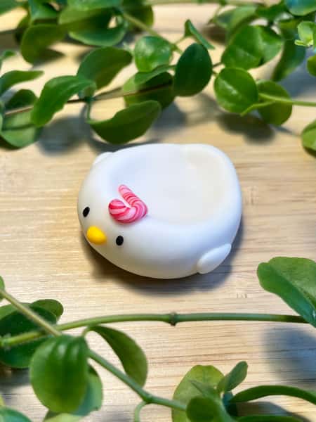 Handgjord oro-sten med polkakäpp – söt liten figur i polymerlera