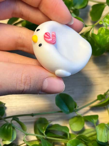 Handgjord oro-sten med polkakäpp – söt liten figur i polymerlera