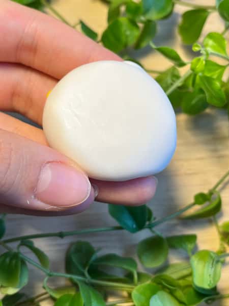 Handgjord oro-sten med polkakäpp – söt liten figur i polymerlera