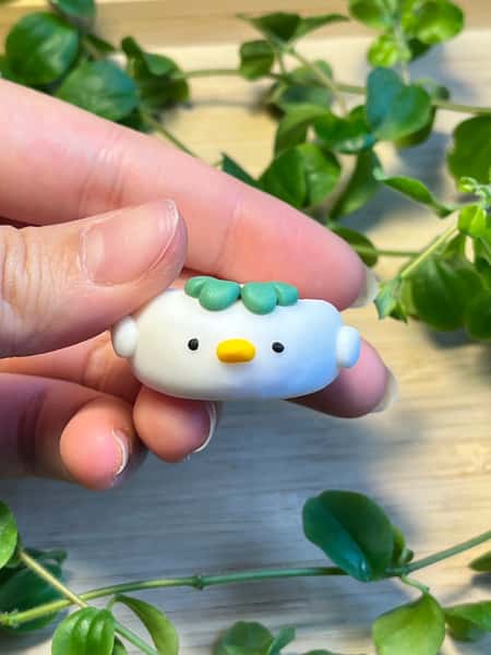 🍀 Handgjord oro-sten med fyrklöver – lyckobringande liten figur i polymerlera