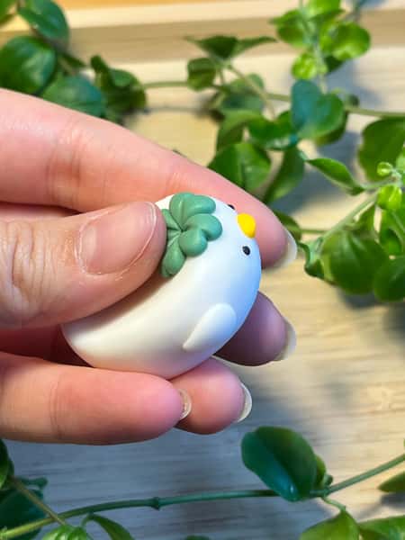 🍀 Handgjord oro-sten med fyrklöver – lyckobringande liten figur i polymerlera