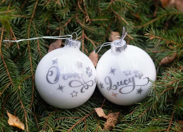 Julgranskulor med namn