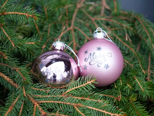 Julgranskulor med namn