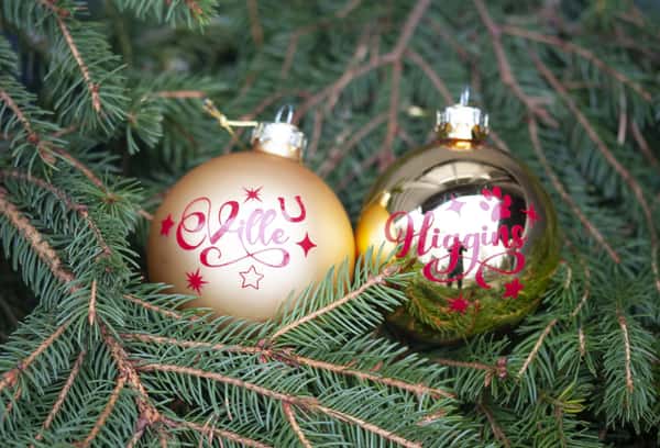 Julgranskulor med namn