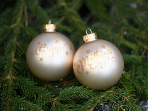 Julgranskulor med namn