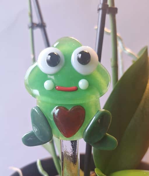 Ribbit the Frog – Växtpinne i smält glas