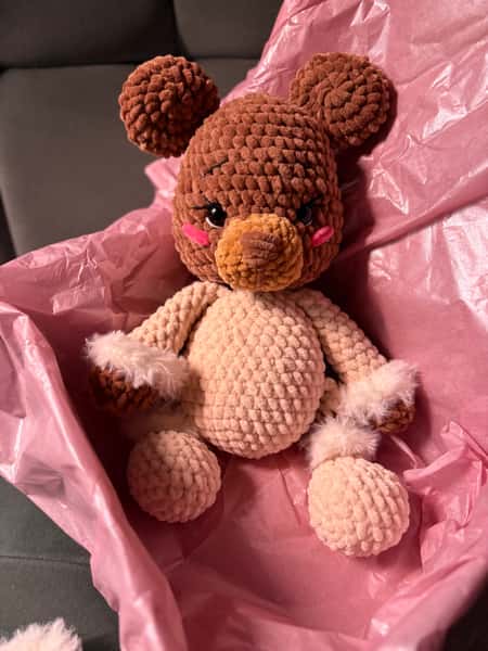 Virkat nallebjörn med sovmask