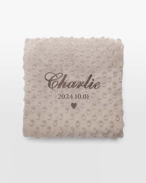 Babyfilt med broderat namn