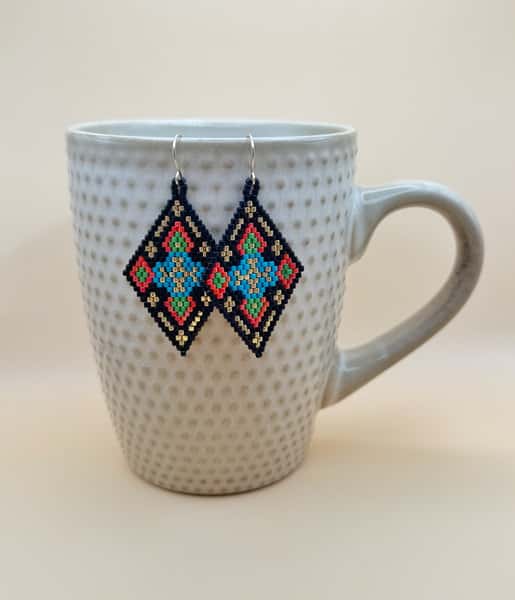 Miyuki örhängen med julkänsla