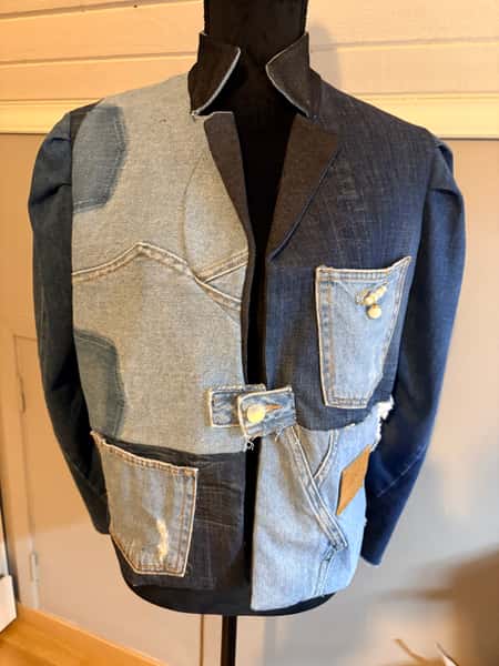Jeansjacka som är återbrukad