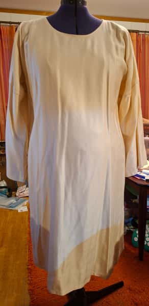 Guldskimrande rak klänning